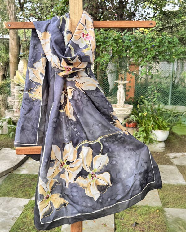 Black and beige Silk stone